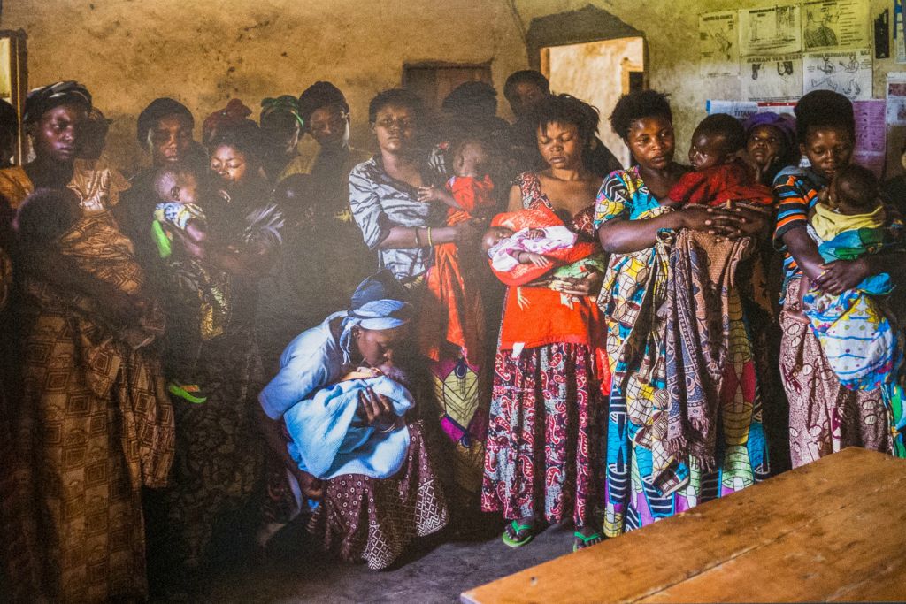 En République Du Congo en 2010 : femmes attaquées et violées recueillies par un travailleur humanitaire dans le Nord-Kibu